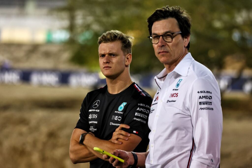 F1 | Mercedes, Wolff si tiene stretto Mick Schumacher