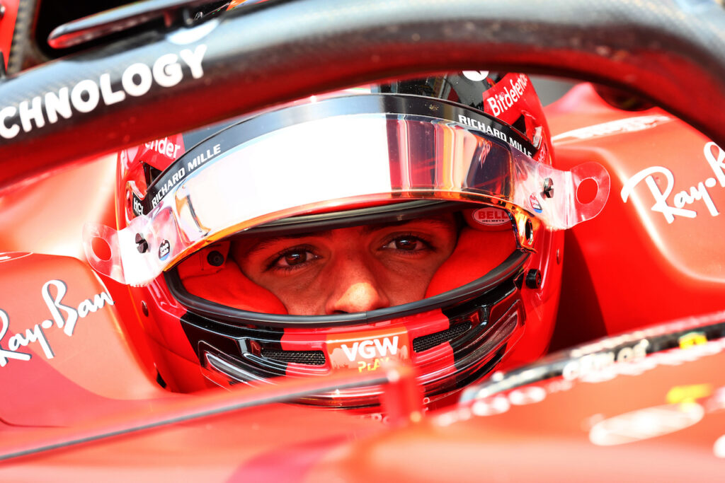 Formula 1 | Ferrari, la fiducia di Sainz: “Ci manca qualcosa ma siamo migliorati durante le libere”