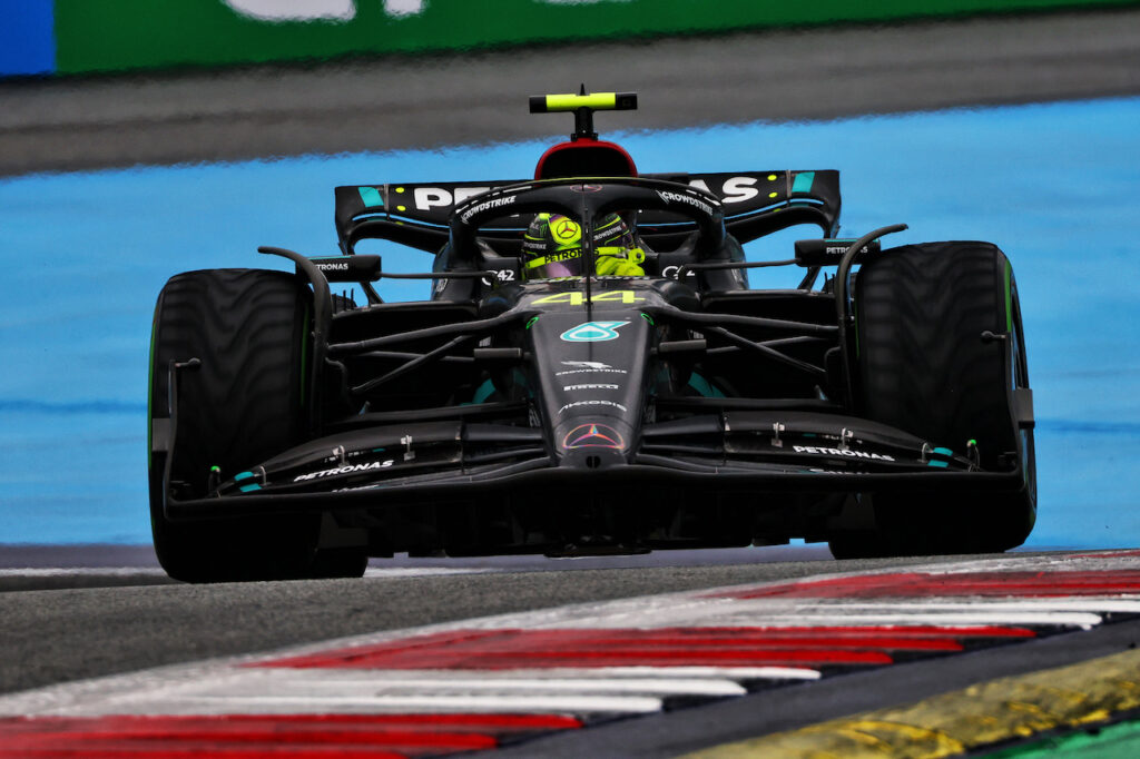 Formula 1 | Mercedes a Silverstone con una nuova ala anteriore