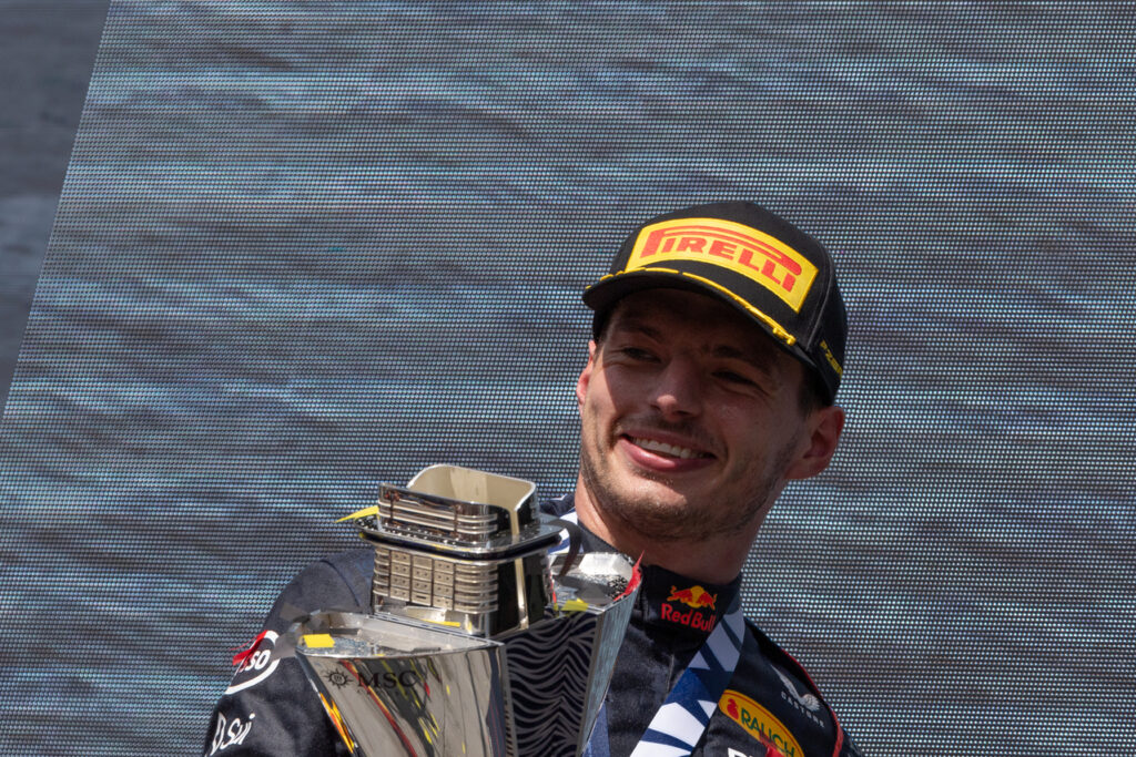 F1 | Incredibile, rotto ancora una volta il trofeo di Verstappen! [VIDEO]
