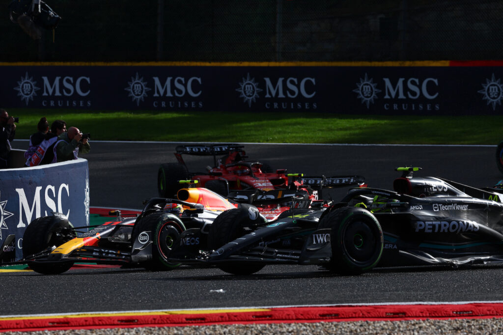 F1 | Red Bull, Perez costretto al ritiro dopo il contatto con Hamilton