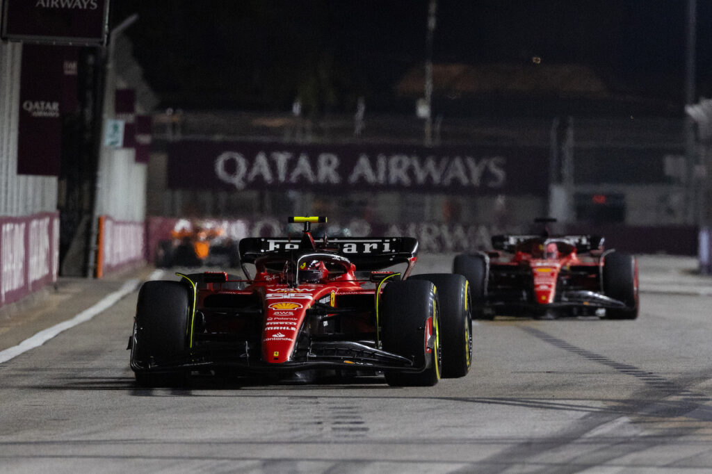 F1 | Vittoria della Ferrari a Singapore, arrivano i complimenti di John Elkann