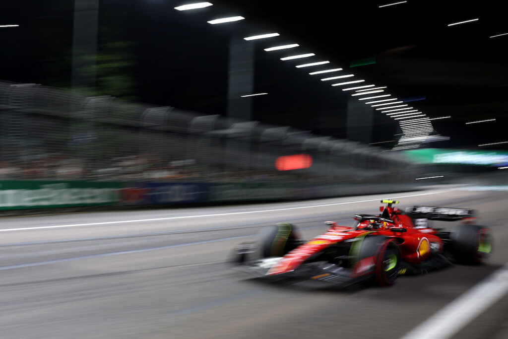 F1 | Ferrari, Sainz non si ferma più: in pole position anche a Singapore