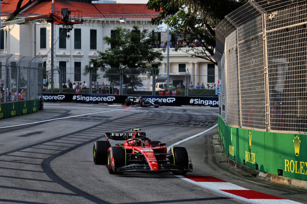 F1 | GP Singapore, prove libere 2: Ferrari si conferma leader con Sainz davanti a Leclerc