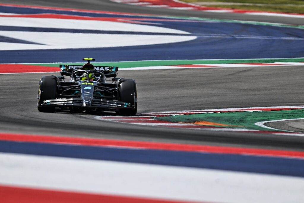 Formula 1 | Mercedes, Hamilton non riesce a tenere il ritmo di Verstappen nella Sprint