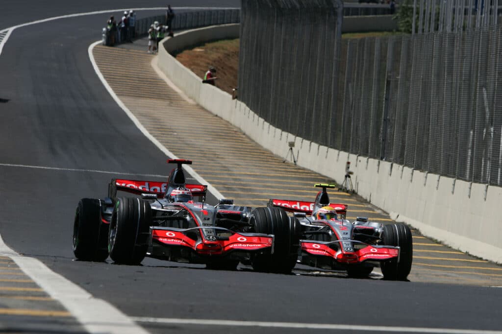 F1 | Alonso, stoccata a Dennis: “Nel 2007 non sapeva come controllare la situazione tra me ed Hamilton”