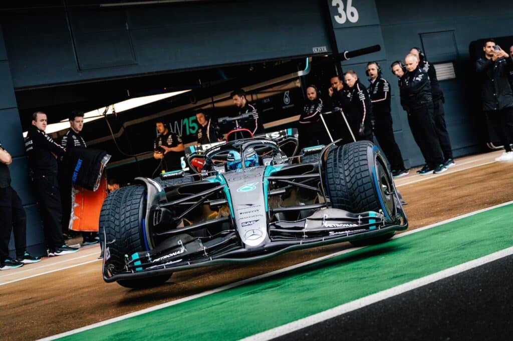 Formula 1 | Mercedes, la nuova W15 in pista a Silverstone [FOTO]