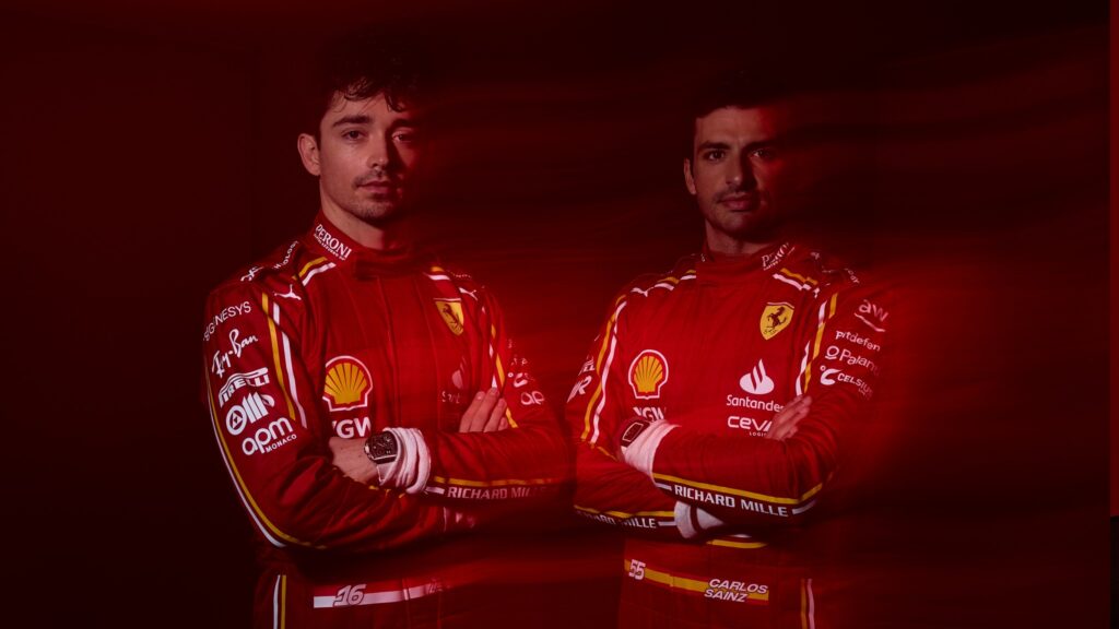 F1 | Ferrari, svelate le tute di Leclerc e Sainz per la stagione 2024