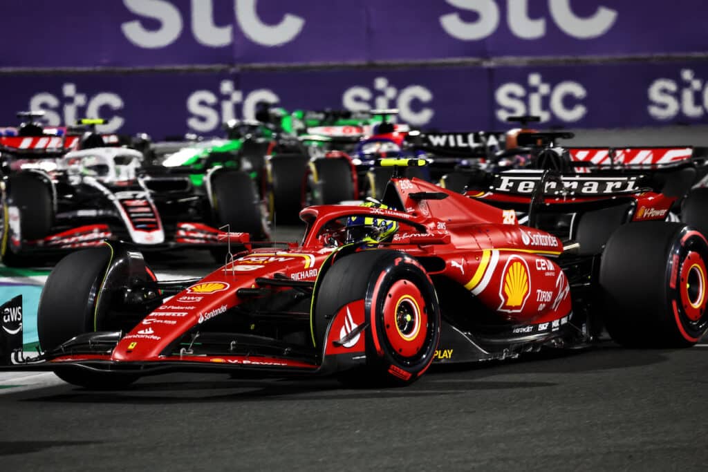 F1 | Ferrari, le stelle di Leclerc e Bearman brillano nella notte di Jeddah