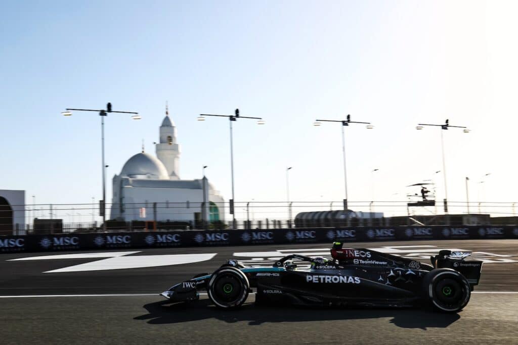 Formula 1 | Mercedes, Hamilton dopo le libere: “Manca fiducia nel posteriore”