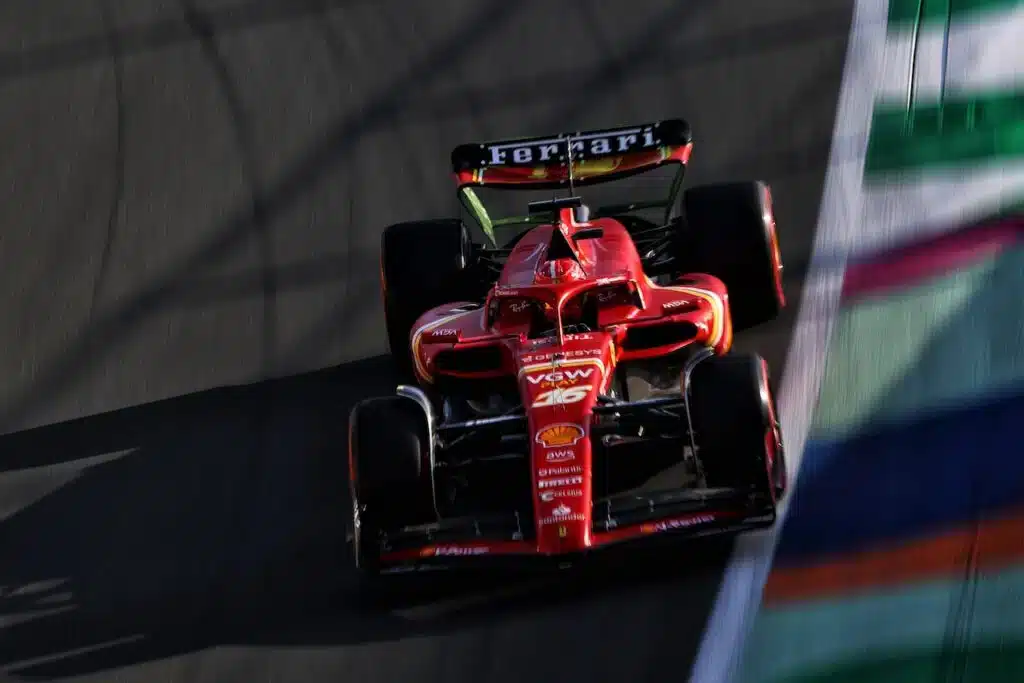 Vasseur si sbilancia, Leclerc frena, ma l’obiettivo della Ferrari è chiaro