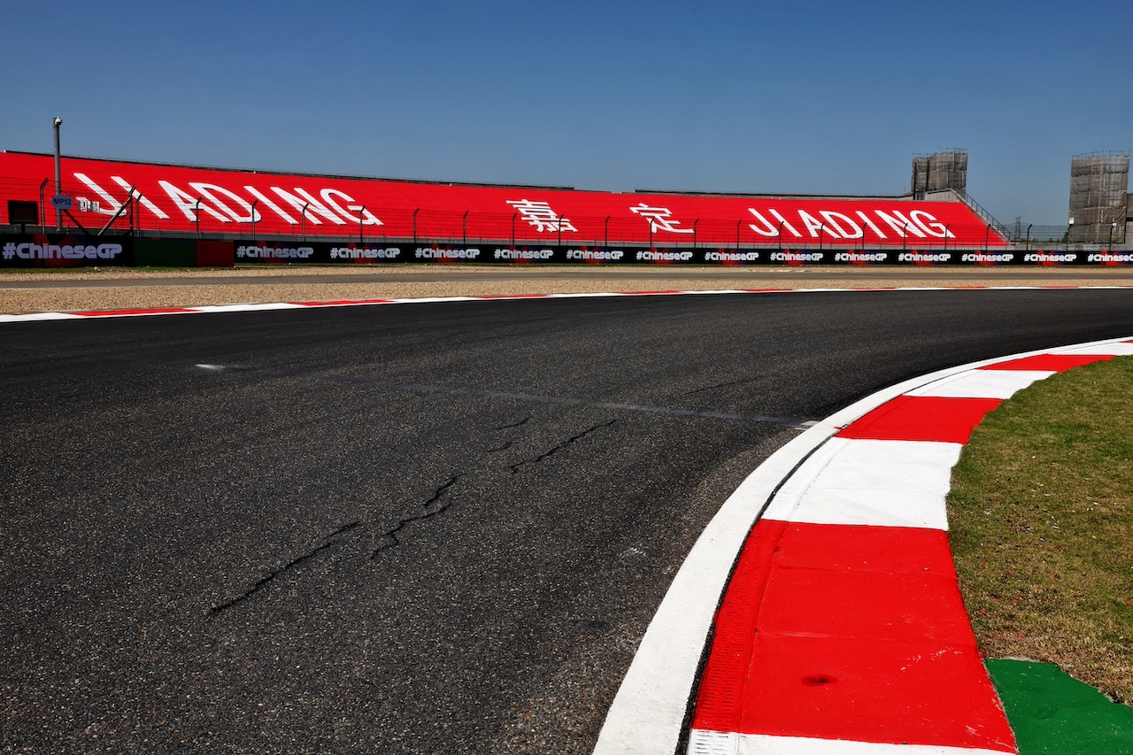 F1 | GP Cina: alcuni punti della pista sono stati verniciati, non riasfaltati