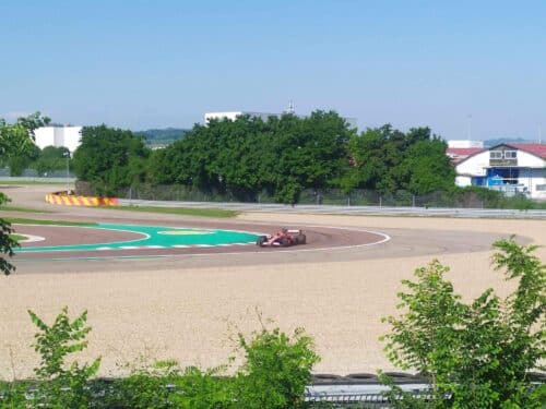 Formel 1 | Ferrari schließt Drehtag in Fiorano ab: Debüt für den SF-24 EVO [VIDEO]
