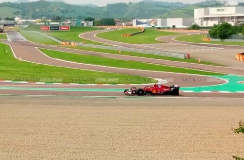 Fórmula 1 | Ferrari en pista en Fiorano con dos coches: probando los guardabarros [FOTO y VÍDEO]