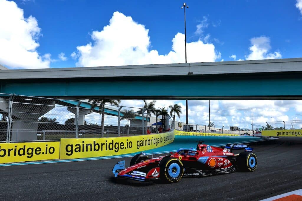 F1 Sprint | Ferrari, super Leclerc secondo a Miami: “Degrado simile con Max, sarà una gara lunga”