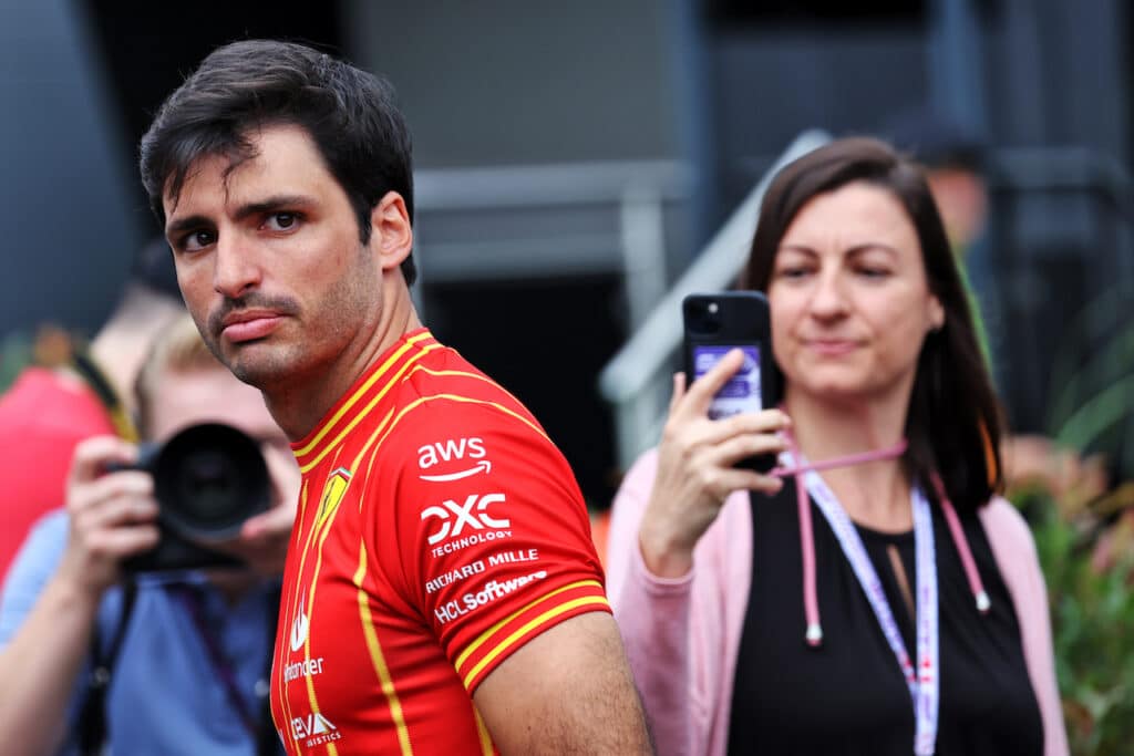 F1 | Ferrari, Sainz pronto alla sfida: “Mi aspetto una qualifica molto serrata”