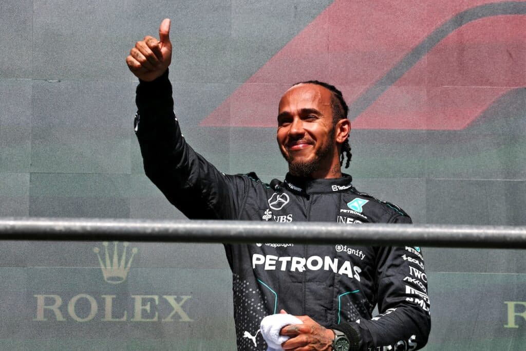 Formula 1 | Squalificata la Mercedes di Russell: in Belgio vince Hamilton, Leclerc sul podio