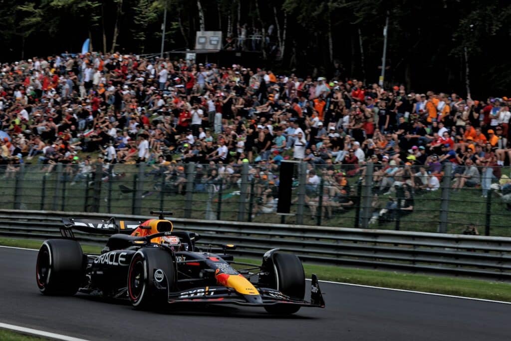 F1 | GP Belgio, le strategie: Red Bull ha un solo set di hard per la gara