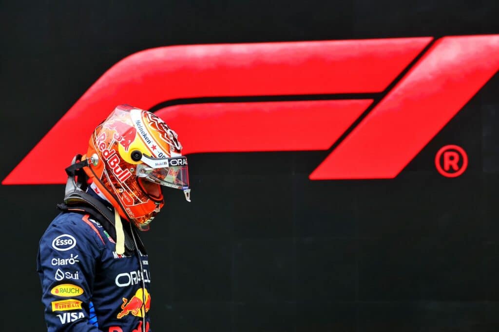 F1 | Verstappen nervoso con la Red Bull, spunta una clausola che lo blinda fino al 2026?