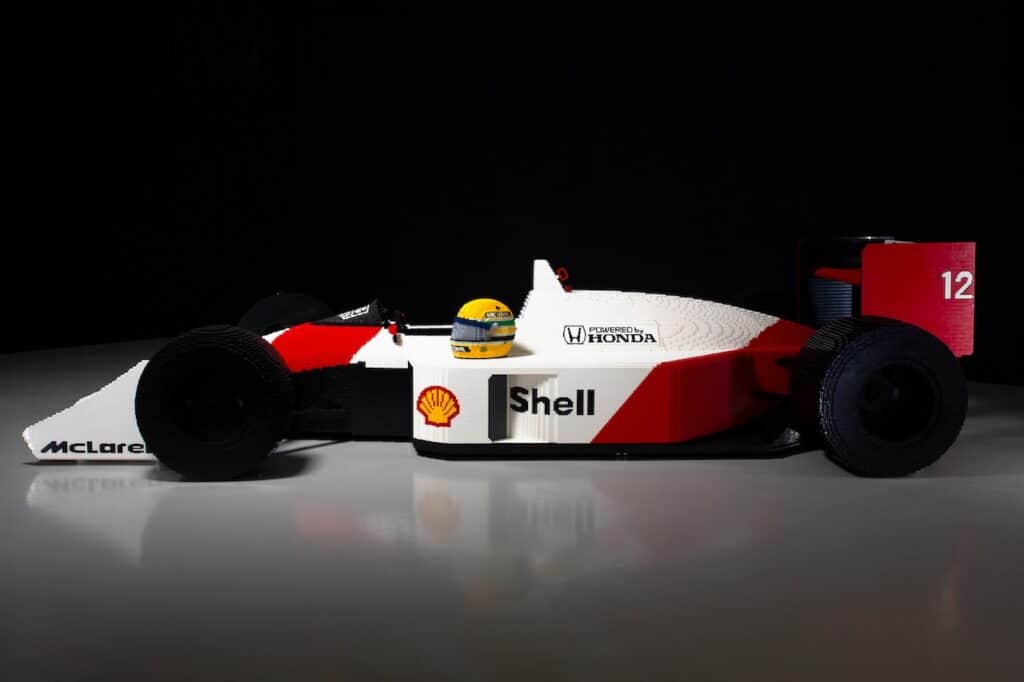 LEGO Italia e Automobile Club Milano in pista con la leggendaria McLaren MP4/4 di Ayrton Senna