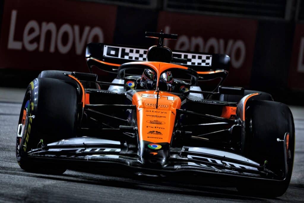 McLaren | GP Singapore, venerdì complicato per Oscar Piastri