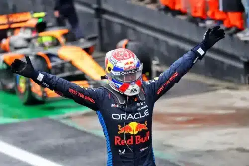 F1 | Danza sotto la pioggia: Verstappen fa la storia e demolisce Norris