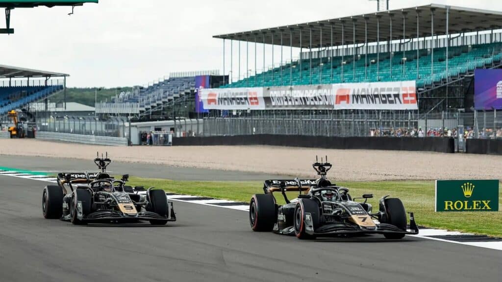 Dettagli, precisione e realismo: Lewis Hamilton porta autenticità al film sulla Formula 1
