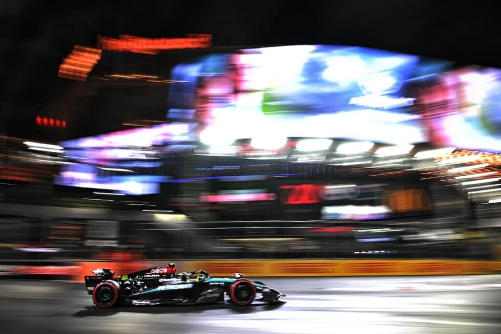 Formula 1 | Freddo e spettacolo nelle qualifiche di Las Vegas: l’analisi di Pirelli