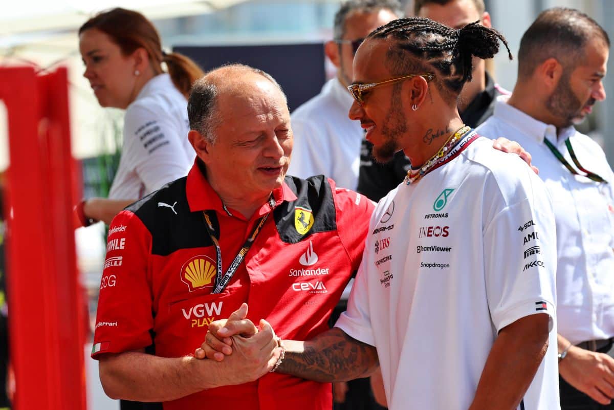 ハミルトンのフェラーリデビューはF1-75のハンドルを握って行われる