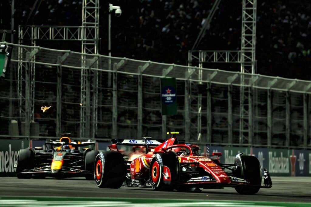 F1 | Ferrari, perché Sainz ha dato DRS a Verstappen dopo averlo passato?