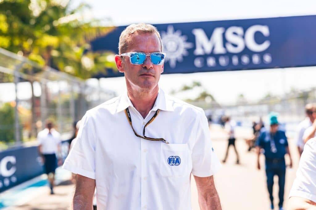 F1 | Villeneuve sul licenziamento di Wittich: “Sorprendente a tre gare dalla fine”