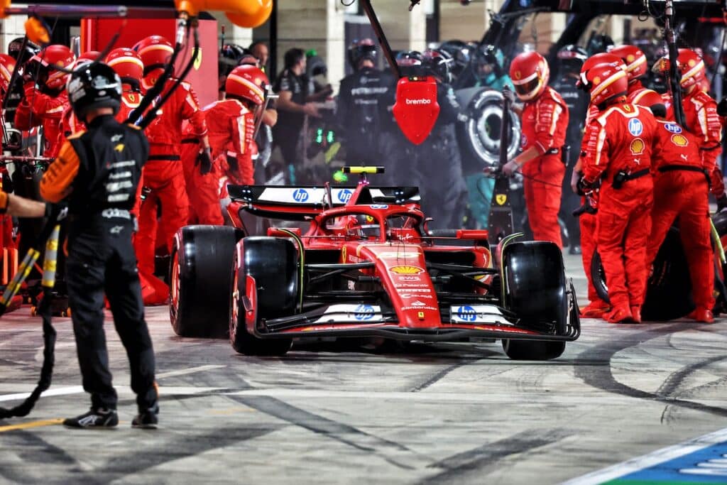 Ferrari | Sainz rimonta dopo la foratura: “Pensiamo ad Abu Dhabi e cerchiamo di vincere il mondiale”