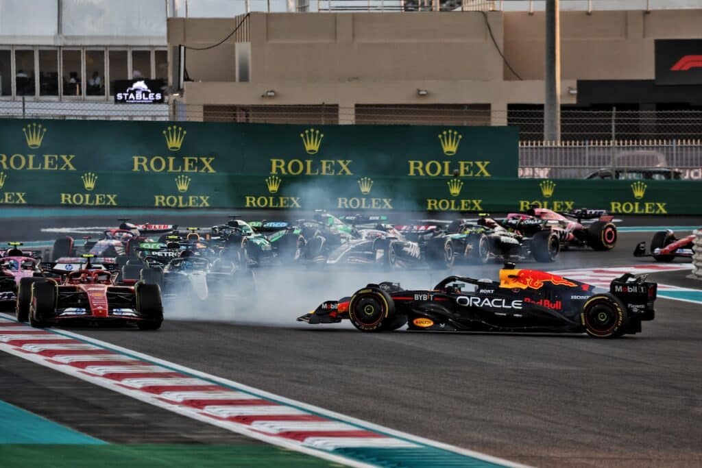 F1 | Verstappen, nessuna sanzione per l’insulto ai commissari: la FIA chiude il caso