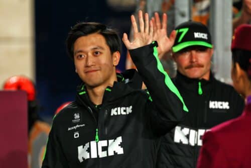 F1 | Zhou “eroe” per un giorno in Qatar: regala la zona punti alla Sauber ed è premiato con il “Driver of the Day”