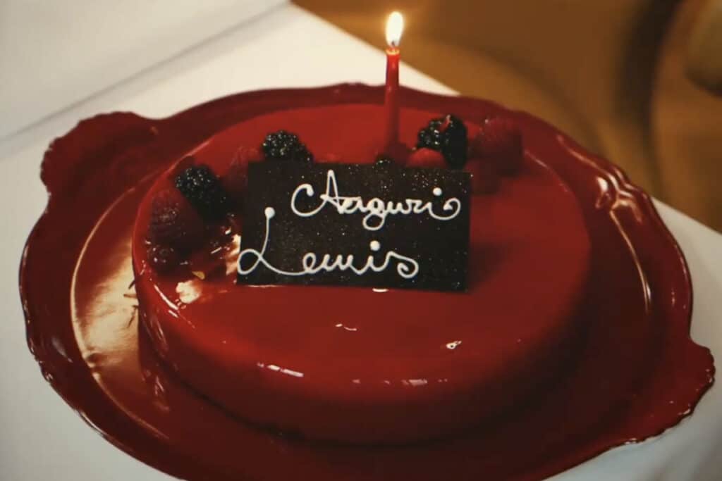 F1 | Ferrari, una torta sui social per festeggiare il compleanno di Hamilton: “Auguri, Lewis!”