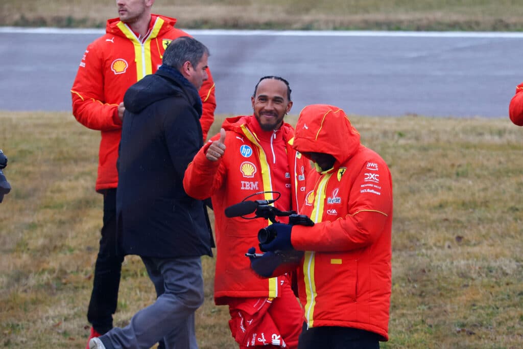 F1 | Hamilton e la sfida del cambio power unit in Ferrari: Davidson lo invita a seguire l’esempio di Alonso