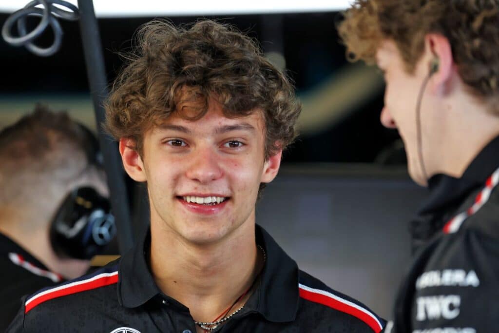 F1 | Antonelli scherza sulle dinamiche di mercato: “Strano vedere un italiano in Mercedes e un inglese in Ferrari”