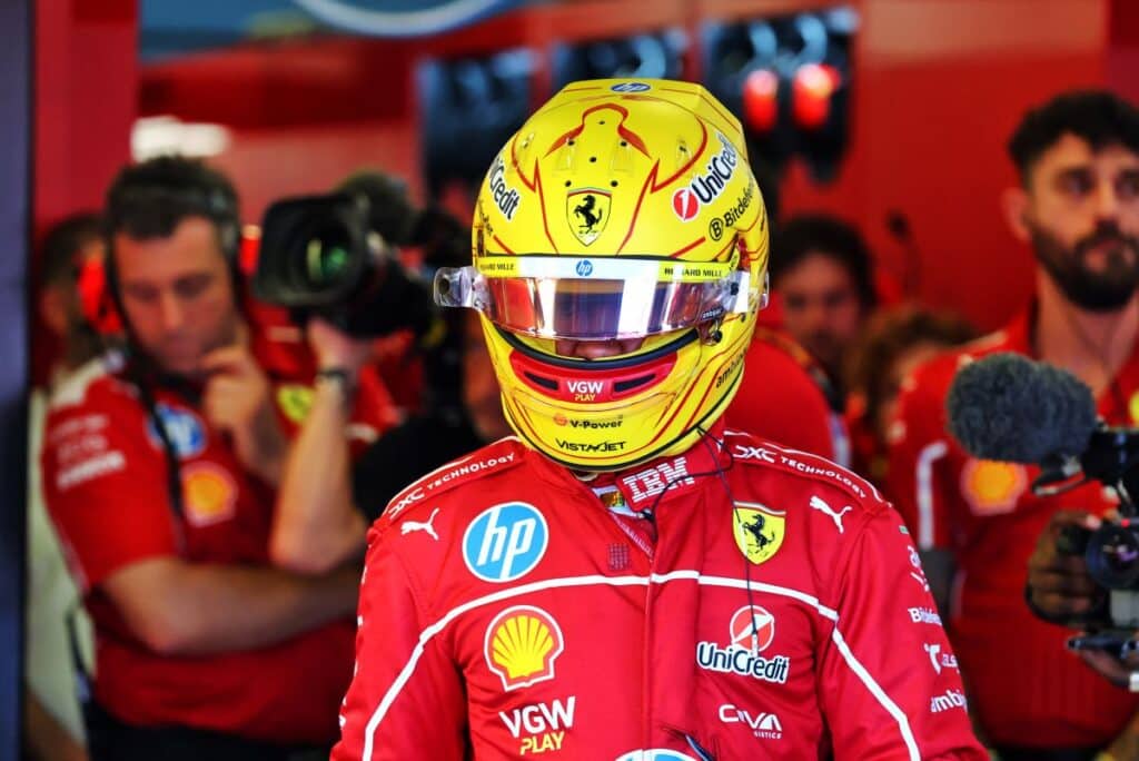 F1 | Anthony Hamilton sull’esordio del figlio in Ferrari: “Ci piacciono le cose difficili, lavoreremo sodo”