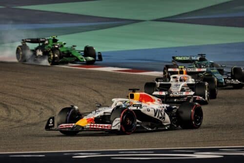 F1 GP Bahrain | Racing Bulls, gara distrutta in partenza per Hadjar