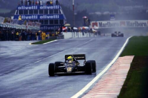 Bruno Senna riporta in pista la Lotus 97T all’Estoril, 40 anni dopo la prima vittoria in F1 di Ayrton