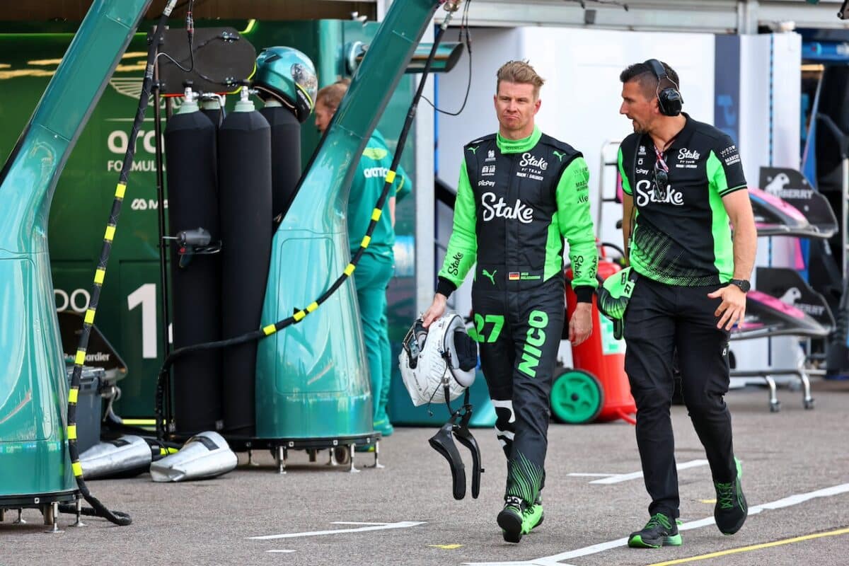 Uzun sochli erotik qiz