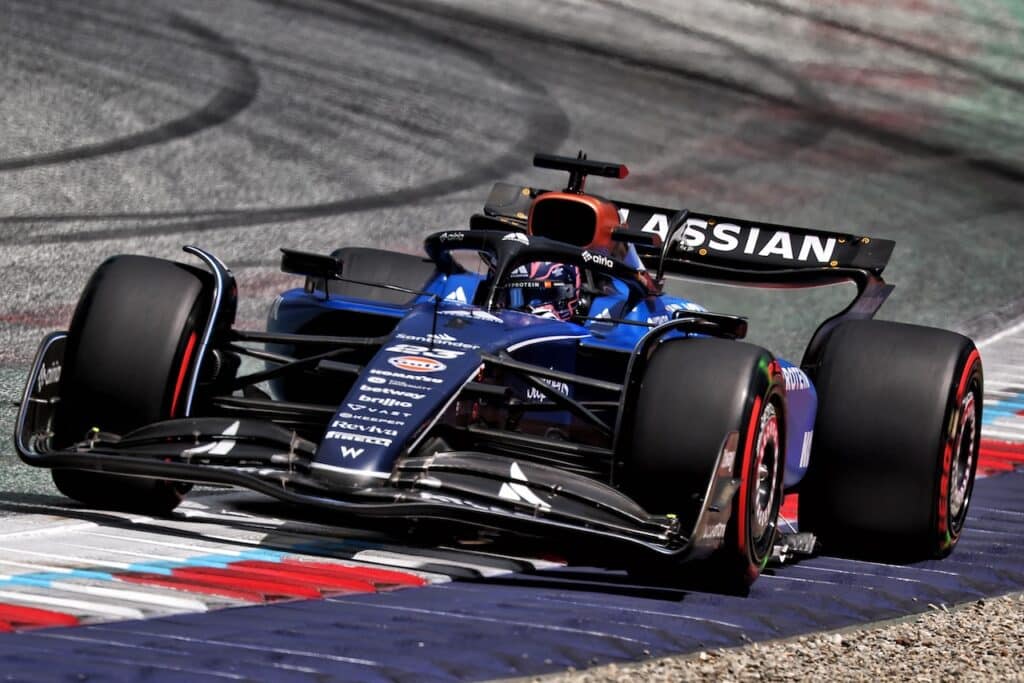 F1 GP Austria | Williams in affanno al Red Bull Ring: Albon 12°, Sainz penalizzato dai problemi ai freni