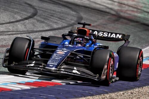 F1 GP Austria | Williams in affanno al Red Bull Ring: Albon 12°, Sainz penalizzato dai problemi ai freni
