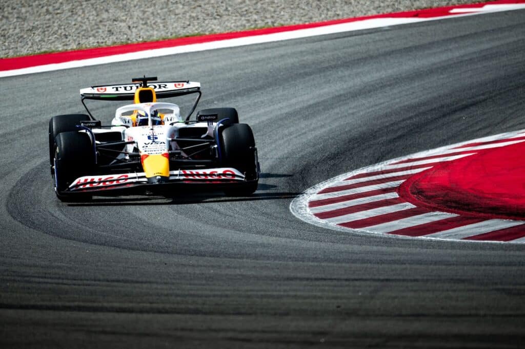 Formula 1 | Test Pirelli 2026 a Barcellona, ieri in pista Russell e Hadjar