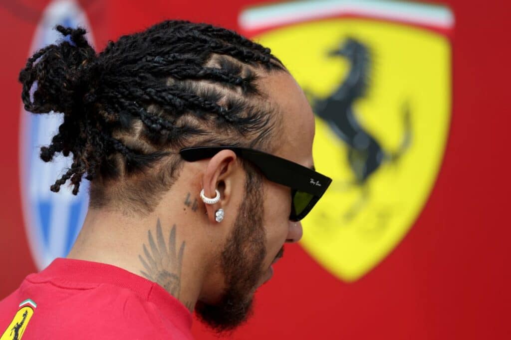 F1 | Ferrari, Hamilton: “Dovremmo concentrarci completamente sulla monoposto 2026, Mercedes lo sta facendo”