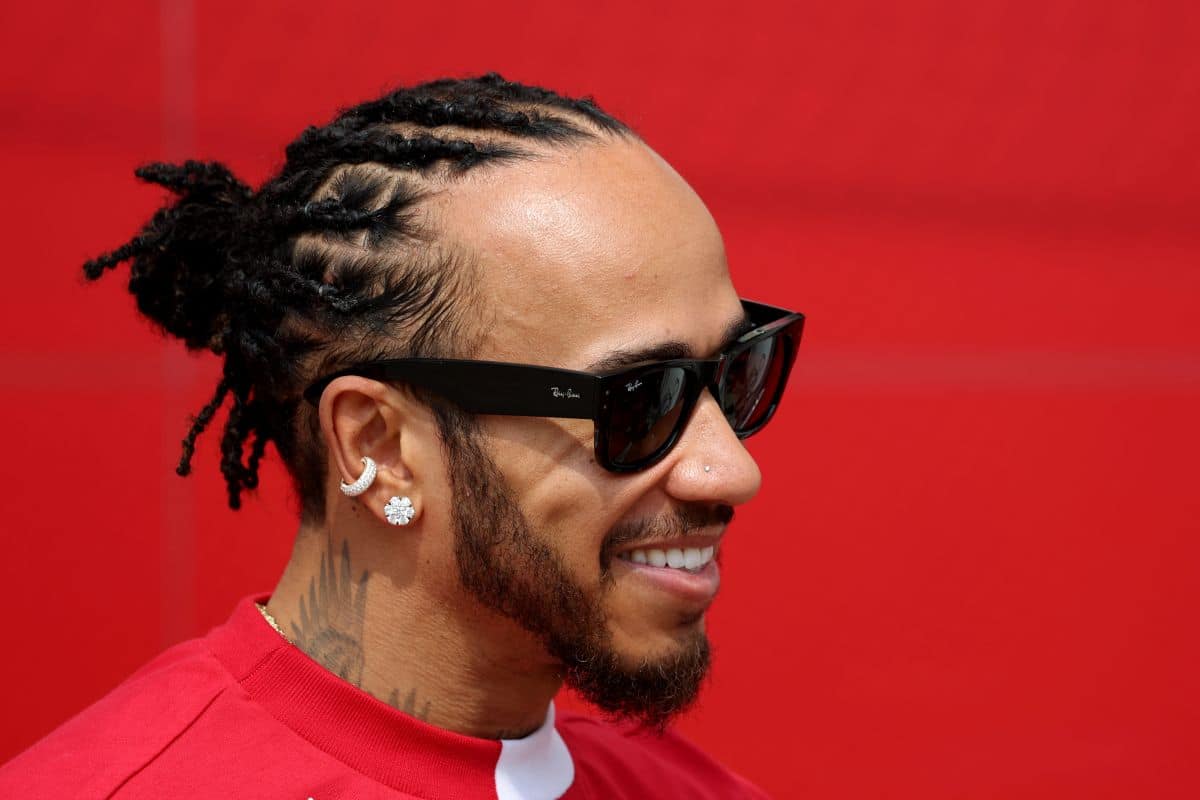F1 | Villeneuve: “Hamilton sta facendo diventare questa Ferrari la sua squadra”