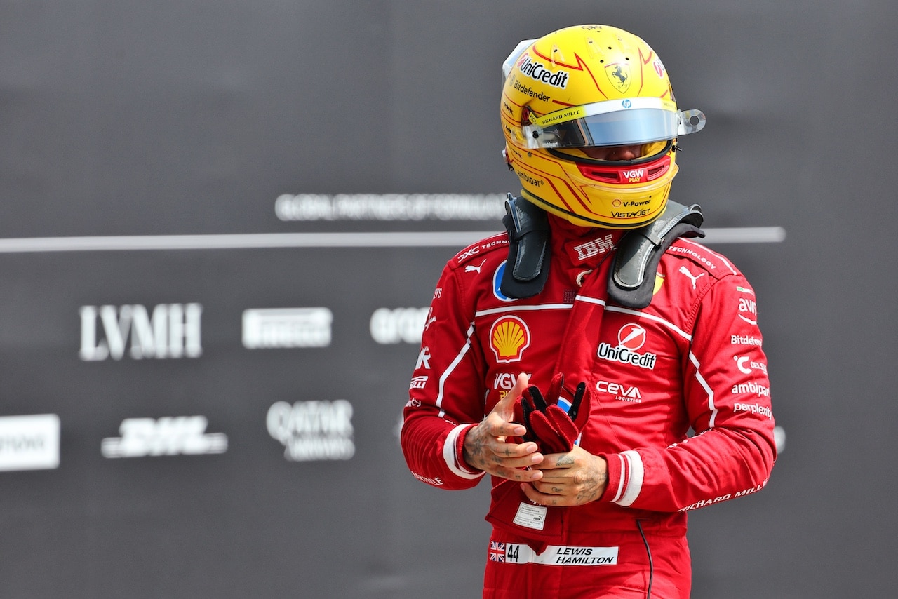 F1 | Hamilton senza mezze misure: “La Ferrari dovrebbe cambiare pilota, sono inutile”
