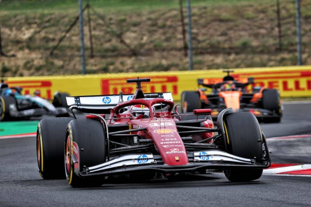 F1 | Zak Brown elogia Leclerc: “Un talento enorme, porta al limite macchine senza ritmo”
