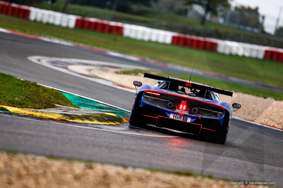 Verstappen al debutto con la Ferrari GT3 al Nordschleife: in corso i primi chilometri di test