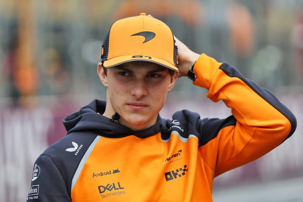 F1 | McLaren, Piastri fuori al primo giro a Baku: “Ho pasticciato, non ho parole”
